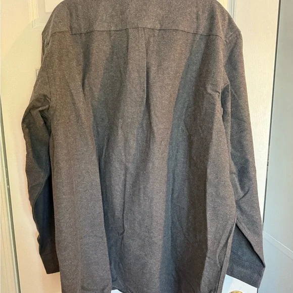 LL Bean Men's Gray Button-Up flannel shirt - Picture 2 of 4
